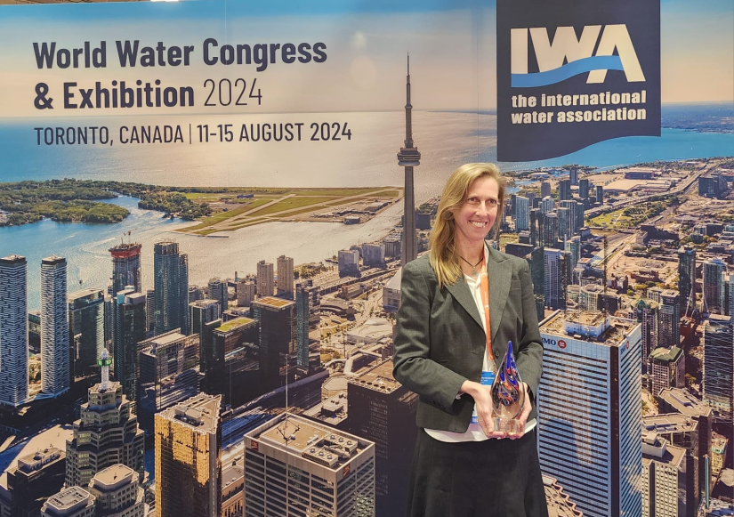 Juliet Willets receiving the IWA Gender Diversity and Water Award